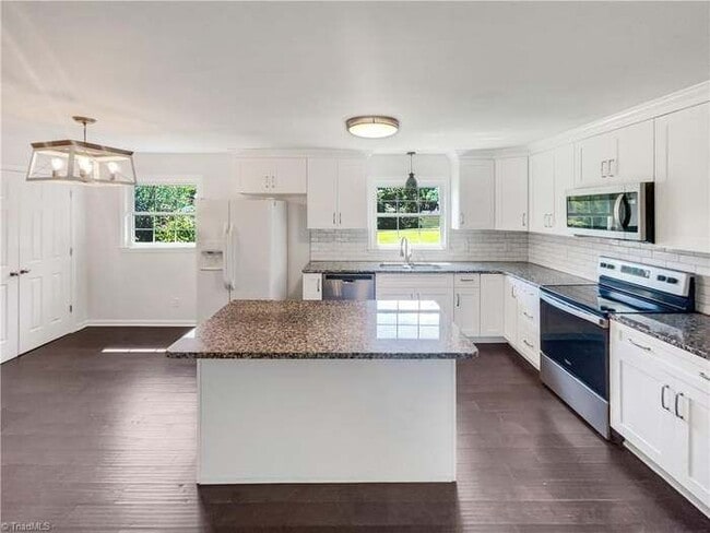 Photo - 2030 Chesapeake Dr