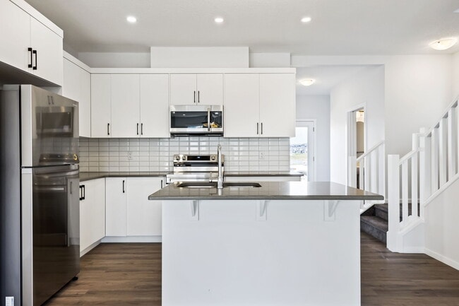 Photo - 95 Carringford Rd NW