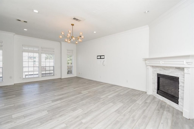 Photo - 5217 Blossom St