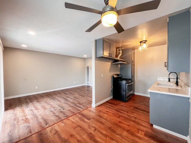 Photo - 2617 W Rosecrans Ave