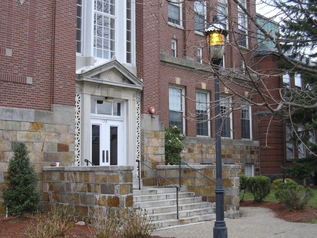 Building Photo - 130 Beach St Unit 210