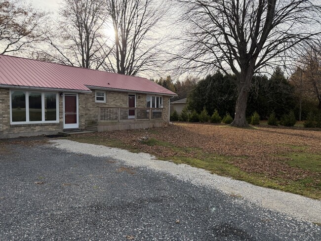 Photo - 2139 London Line