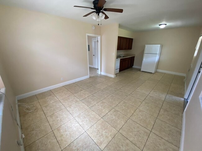 Photo - 4820 Maine St Unit 3