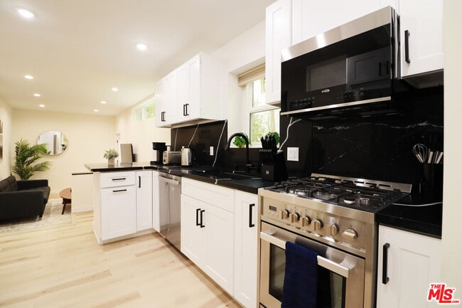 Photo - 9040 Phyllis Ave Unidad A2