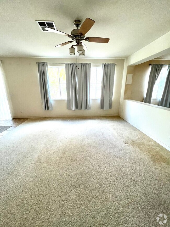 Building Photo - Beautiful 4 Bedroom 2.5 Bath Single Family... Rental