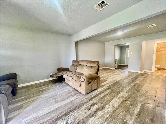 Photo - 6803 Bloom Dr