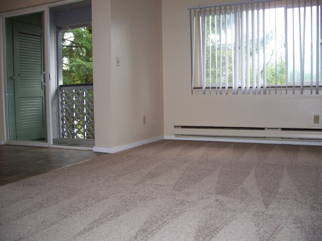 Photo - 11020 122nd St E