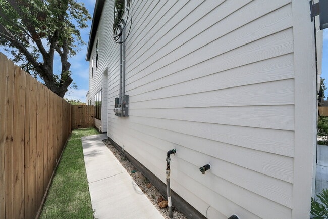 Photo - 7117 Eastwood St Unidad A