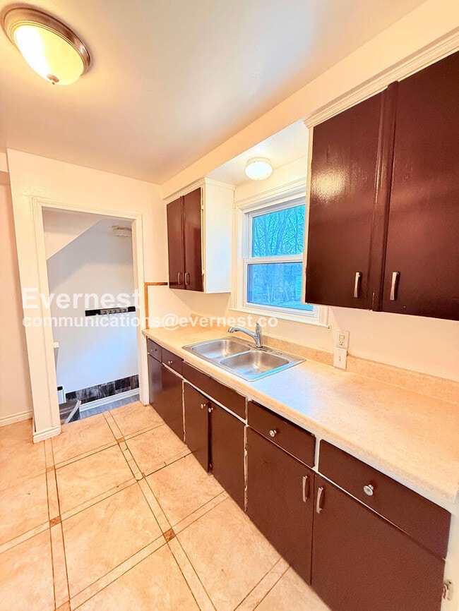 Photo - 25337 Ivanhoe Ave