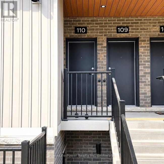 Photo - 824 Woolwich St