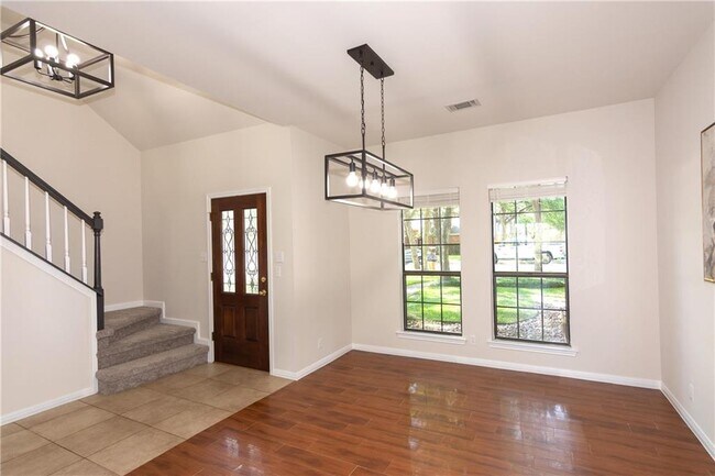 Photo - 924 Blue Spring Cir