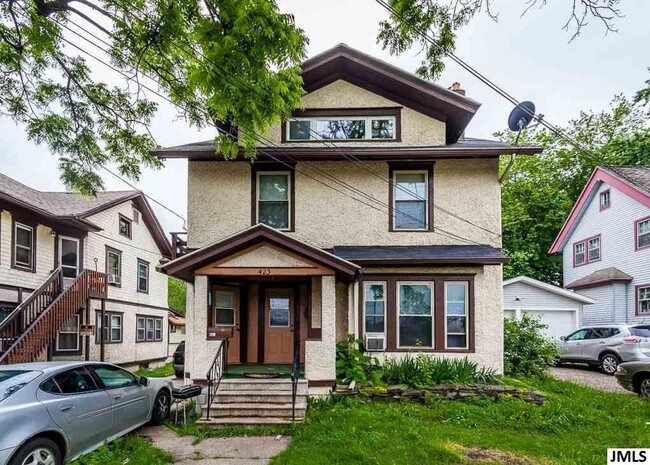 Primer piso - 423 Steward Ave Unidad A