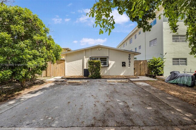 Photo - 2033 Dewey St Unidad 1-2