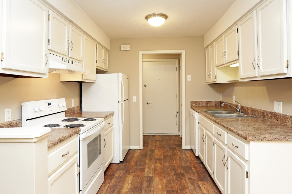 Photo - Four Seasons Apartments