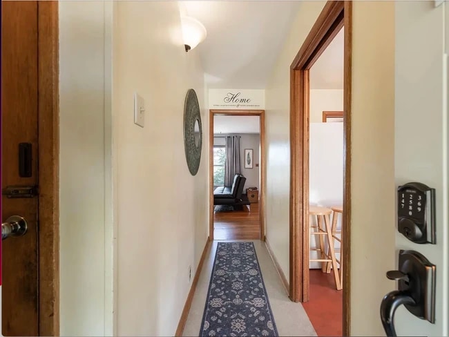 Photo - 904 E Maxwell Ln