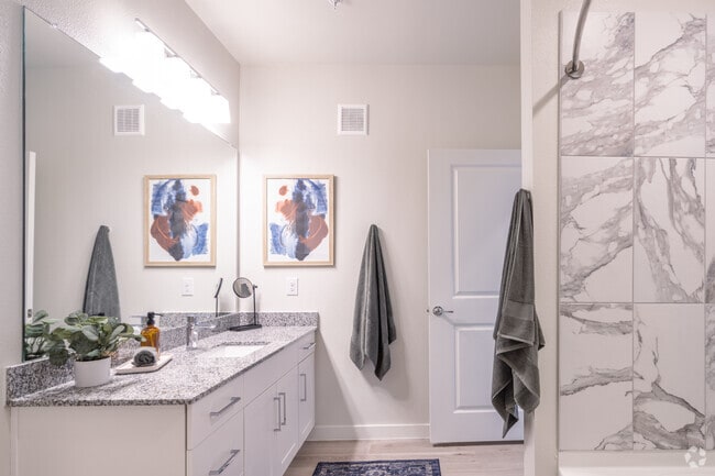 2BR, 2BA - 1058SF