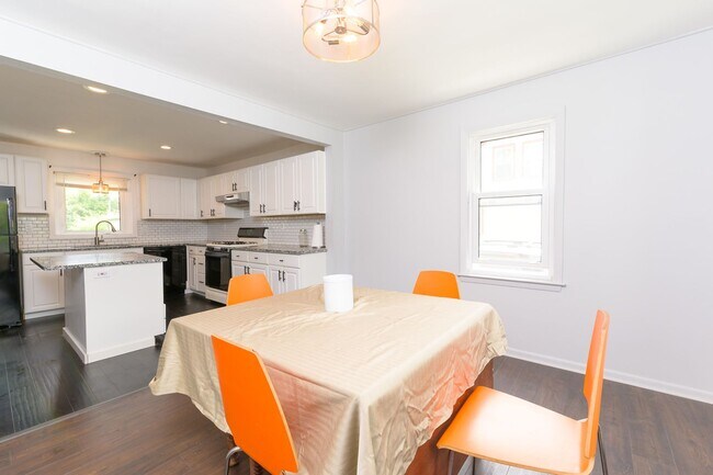 Photo - 4 Bedroom Colonial Home in Williamstown