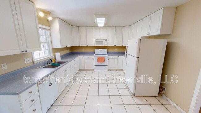 Photo - 863 McAbee Rd