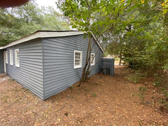 Photo - **ON HOLD**3 Bedroom / 1 Bathroom Home for...