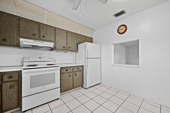 Photo - 102 Amherst Ln