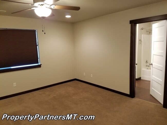 Photo - *** Modern *** 3 Bed 2.5 Bath Townhouse