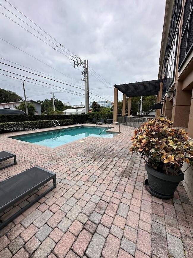 Building Photo - 3590 Coral Way Unit 502 Rental