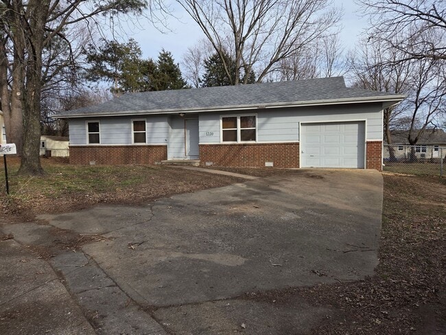Building Photo - 3 Bed, 1 Bath, 1 Car Garage House for Rent in Bolivar, MO!