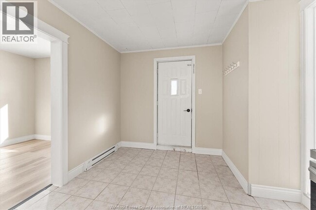 Photo - 115 Victoria St N