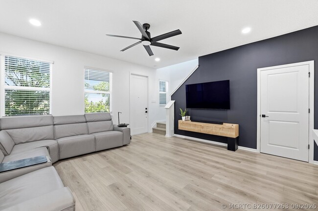 4178 Longwood Lake Sq