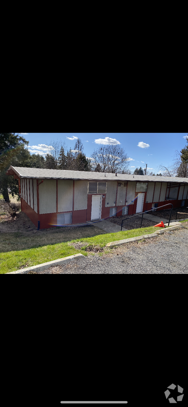 Building Photo - 1535 NE Gaines Rd Unit B Rental