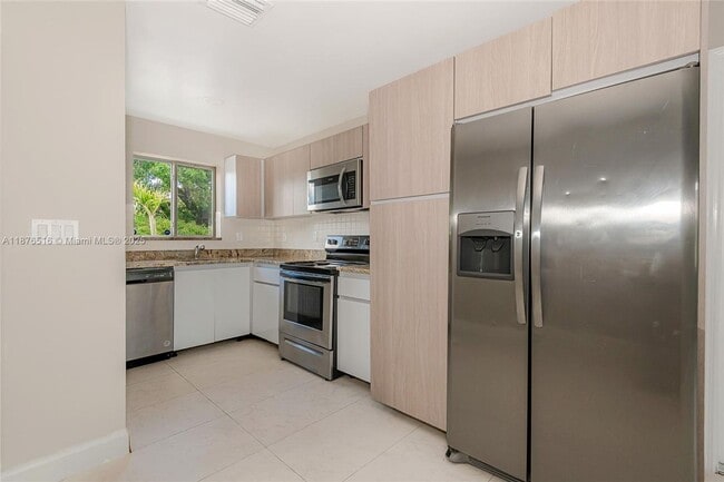 Building Photo - 811 NW 3rd Ave Rental