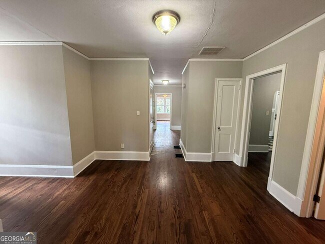 Photo - 300 Forrest Ave Unit B