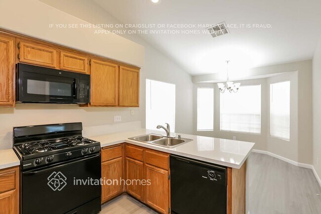 Photo - 3335 Steppe St