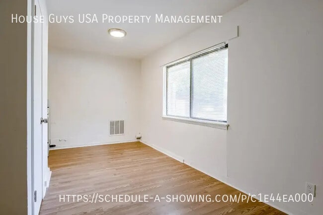 Photo - 15216 Bellaire Ave Unidad C