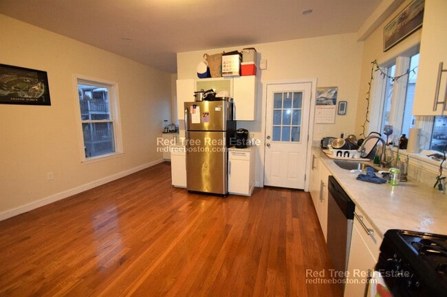 Photo - 23 Caldwell St Unit 2