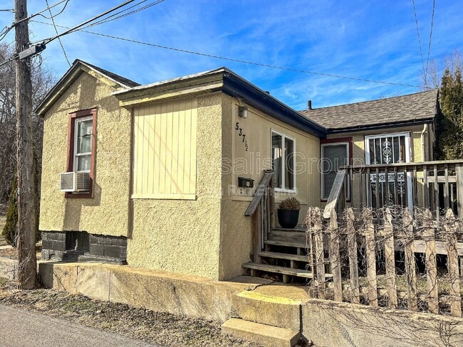 Building Photo - 537 1/2 Bucklin St