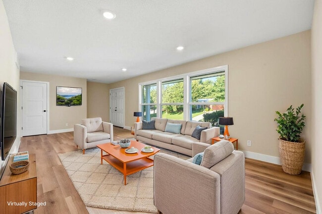 Photo - 1104 Falcon Dr
