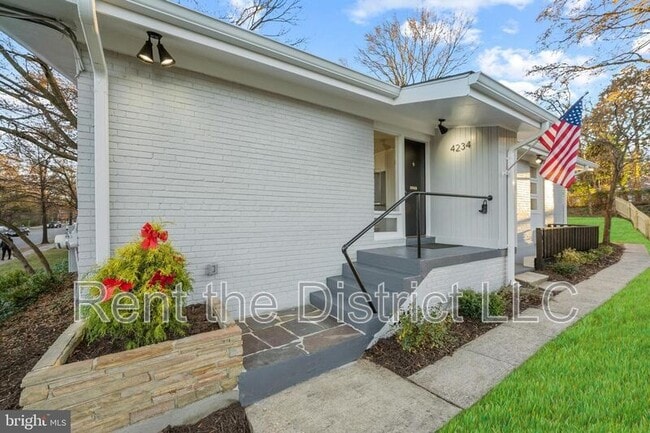 Photo - 4234 South Dakota Ave NE