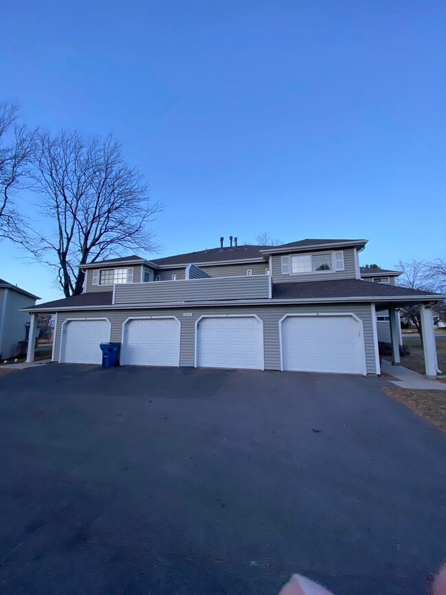 1 bedroom 1 bathroom duplex in Aurora - 1 bedroom 1 bathroom duplex in Aurora Casa