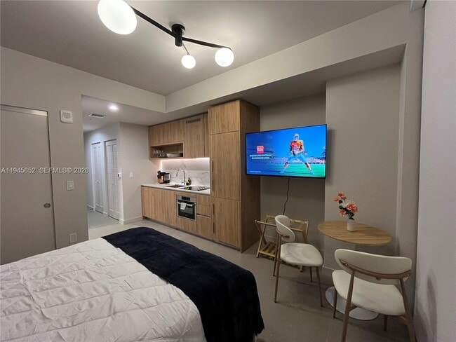 Photo - 11 NE 6th St Unidad 1006