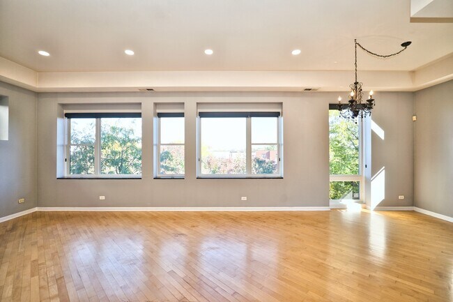 Photo - 2317 W Wolfram St Unit 515