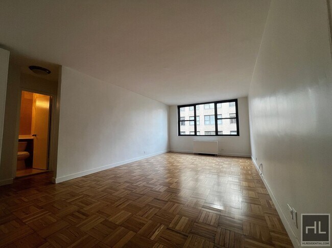 Photo - EAST 49 STREET Unidad 8H