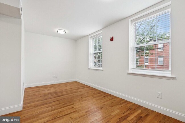 Photo - 1538 Christian St Unit 2