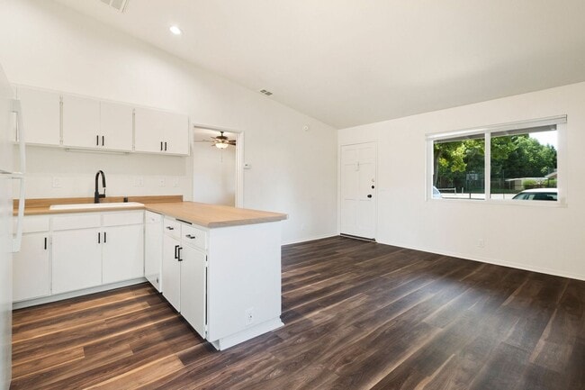 Photo - Rosewood Apartments