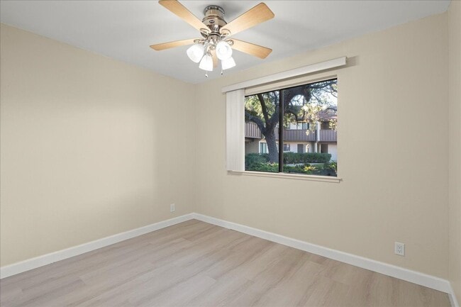 Photo - 999 W Evelyn Ave