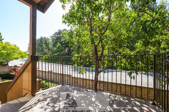 Photo - Charming end-unit home in Anaheim