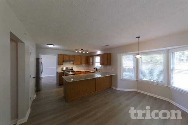 10930 Pinehigh Dr