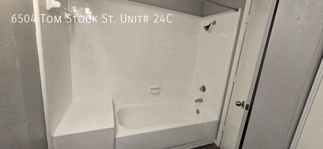 6504 Tom Stock St Unidad 24C