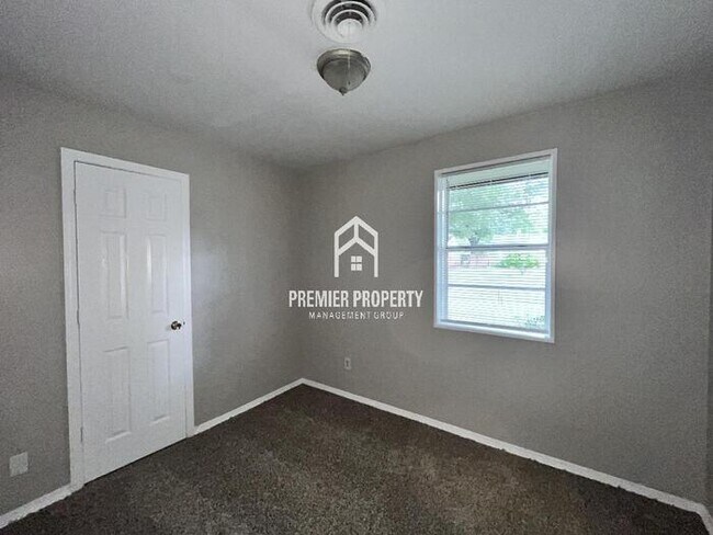 Photo - 4572 Violet Ave