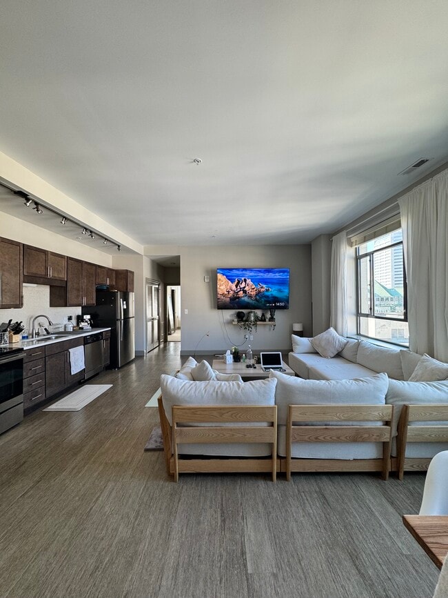 Photo - 51 N High St Unidad 810